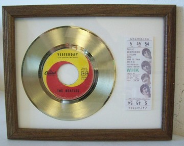 Gouden plaat The Beatles - Yesterday 