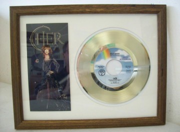 Gouden plaat Cher - Half Breed