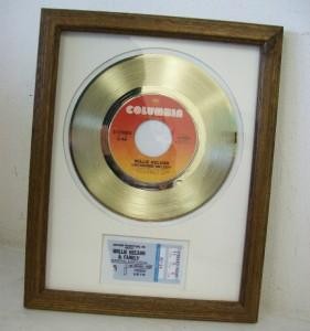 Gouden plaat Willy Nelson - Unchained Melody