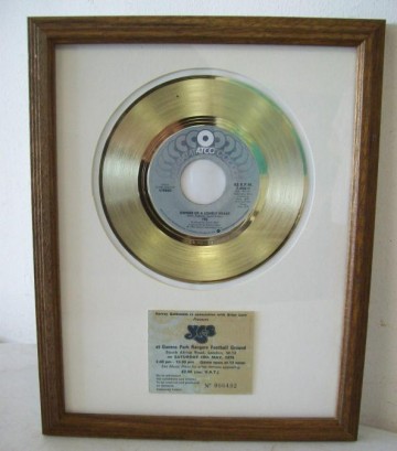 Gouden plaat Yes - Owner of a lonely heart