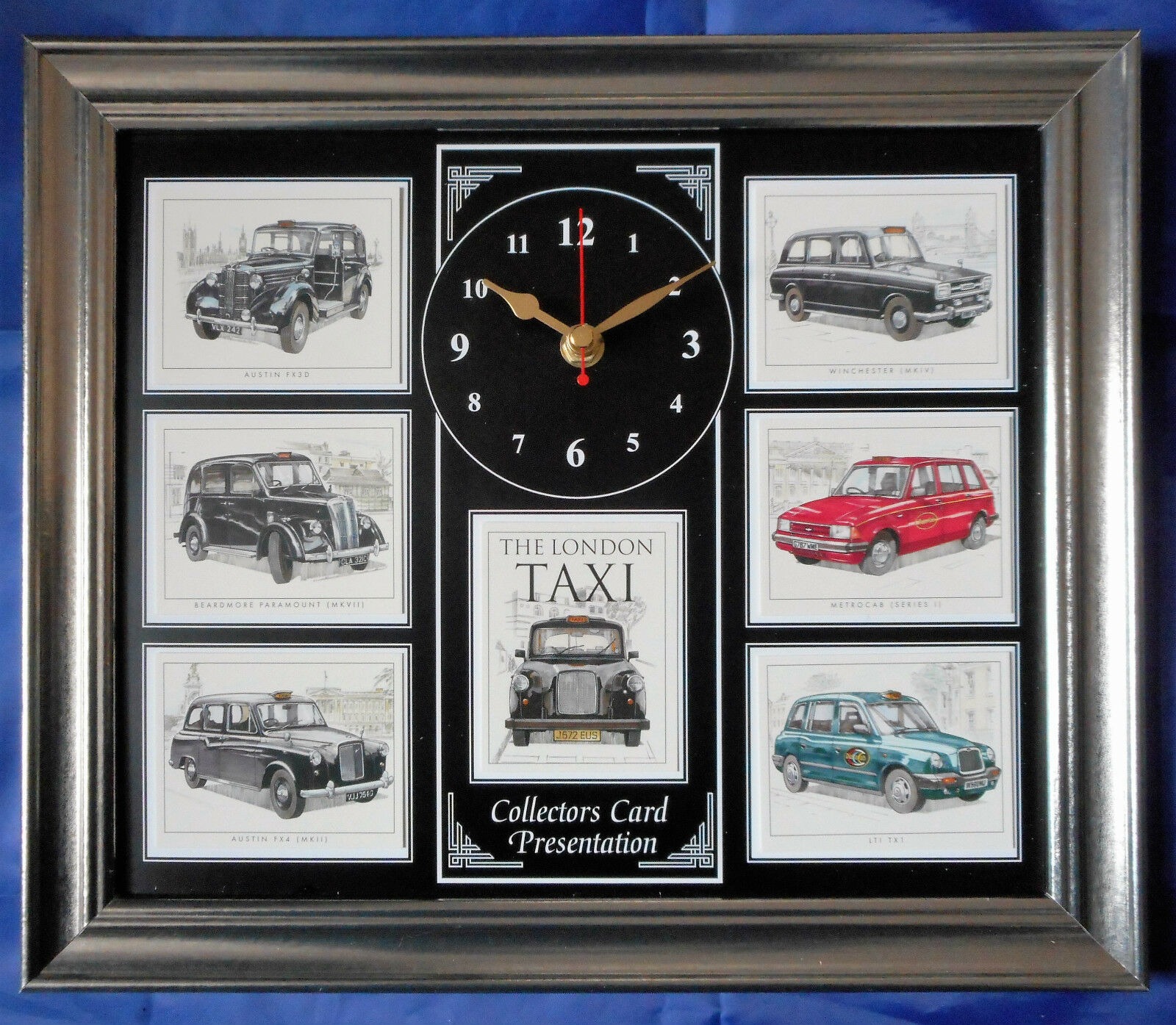 Zwarte Wandklok met een collage van The London Taxi