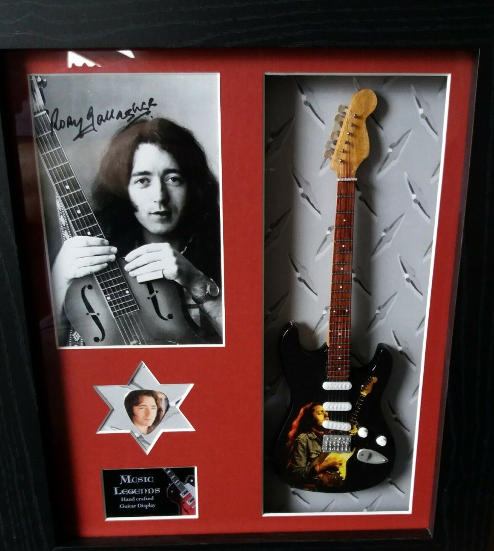 Rory Gallagher miniatuur gitaar met plectrum