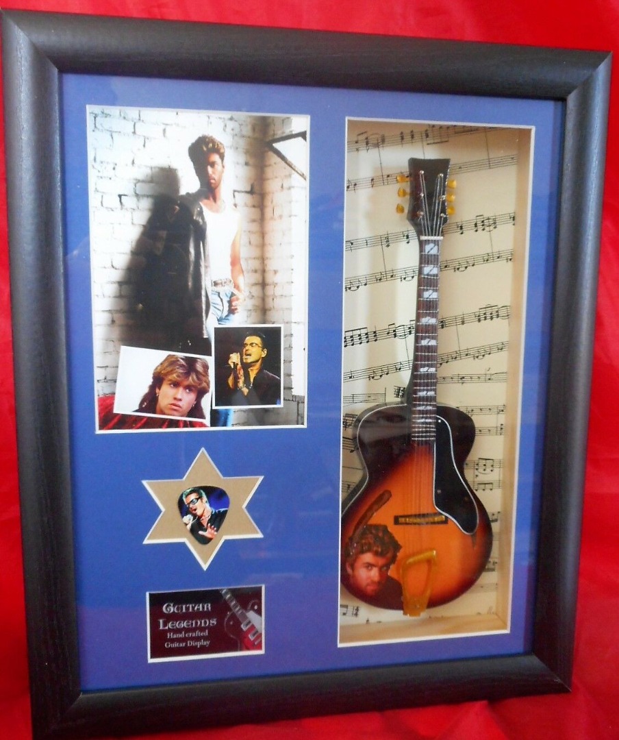 George Michael miniatuur gitaar met plectrum