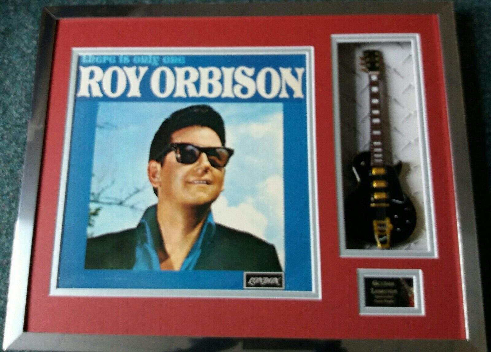 Roy Orbison Gitaar miniatuur handgemaakt en ingelijst