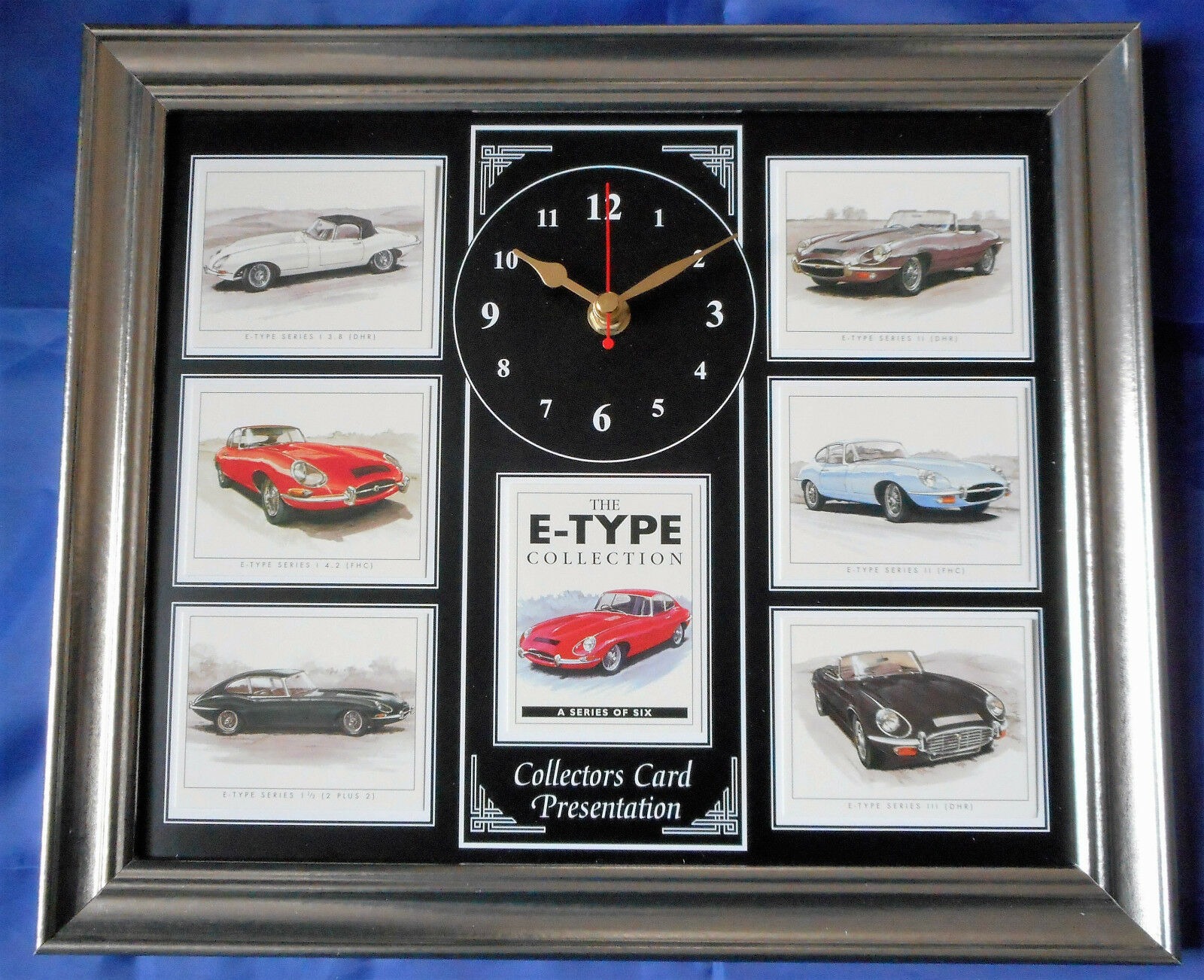 Zwarte Wandklok met een collage van Klassieke Type E Jaguar